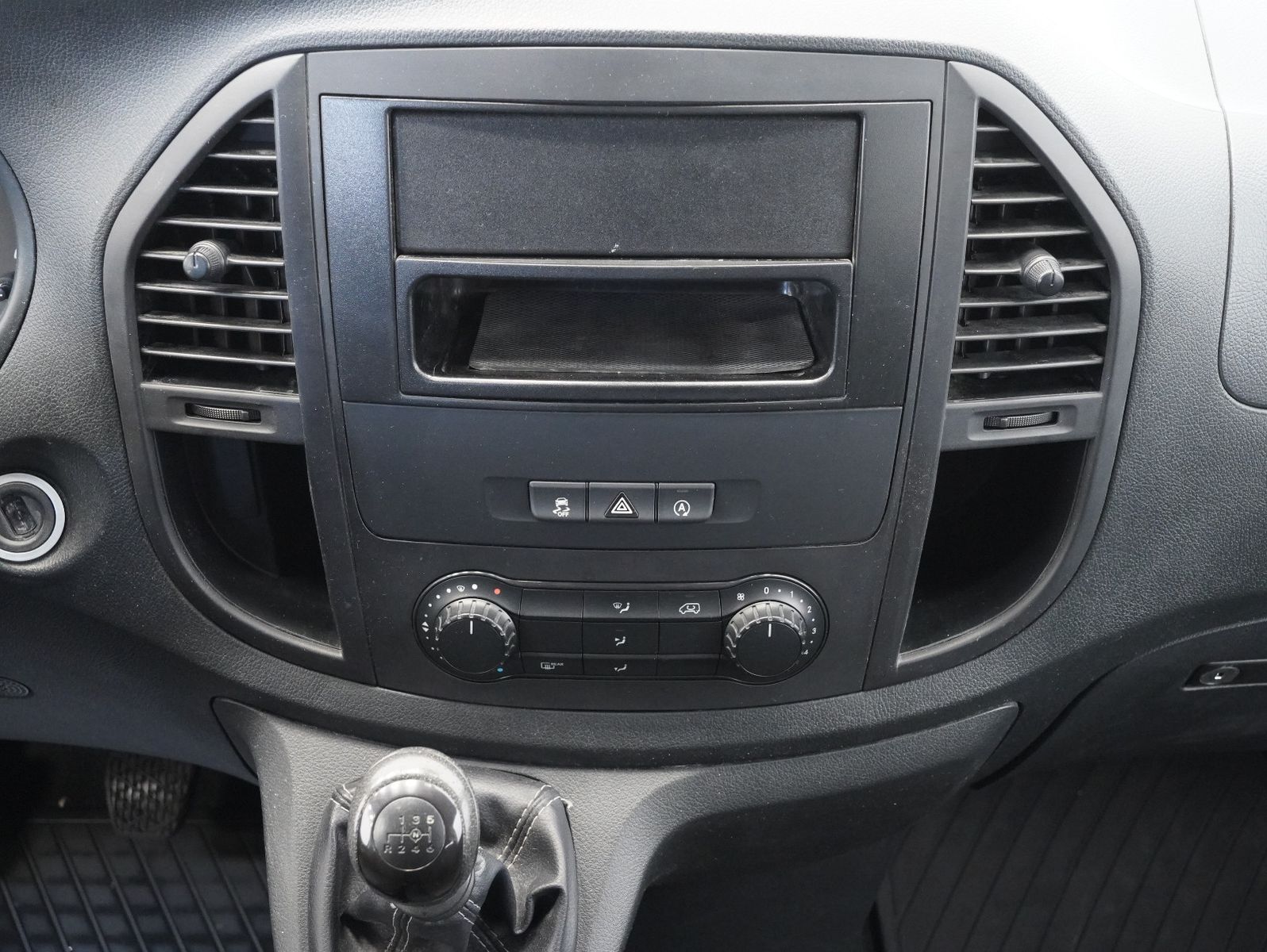 Fahrzeugabbildung Mercedes-Benz Vito Mixto 114 CDI RWD lang 6-SITZER/AHK