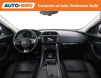 Jaguar F-Pace - 8