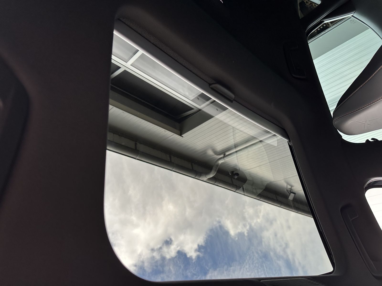 Fahrzeugabbildung CUPRA Leon 1.4 eHybrid DSG VZ NAV+LED+PANORAMA+19ZOLL