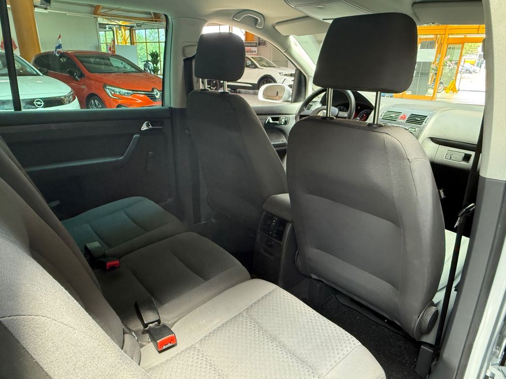 VW Touran Conceptline|7-Sitzer|SHZ|PDC|Klimaanlage VW Touran Conceptline|7-Sitzer|SHZ|PDC|Klimaanlage