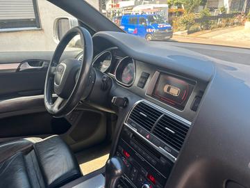 صورة 10 لـ 2005 AUDI Q7