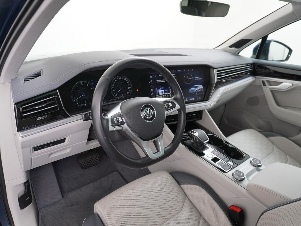 Volkswagen Touareg 3.0 TSI Elegance AHK | Pano |  kamera |