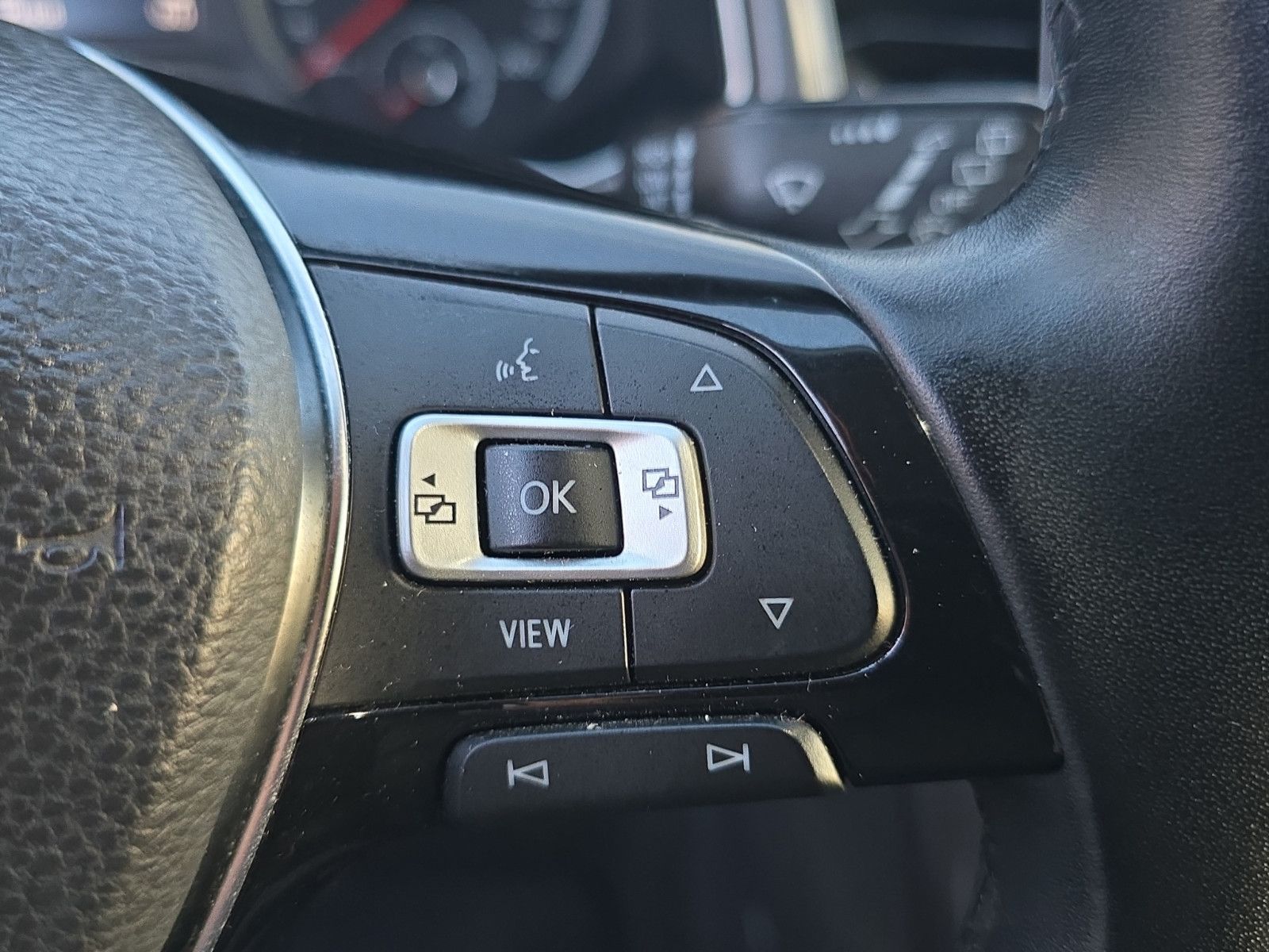 Fahrzeugabbildung Volkswagen T-Roc IQ.DRIVE AUS 1.HAND TOP ZUSTAND