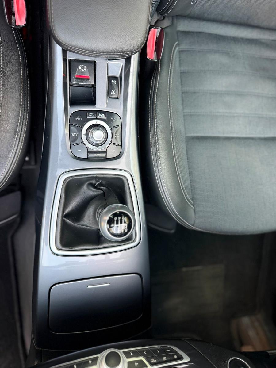 Renault Laguna 2010 — photo 13