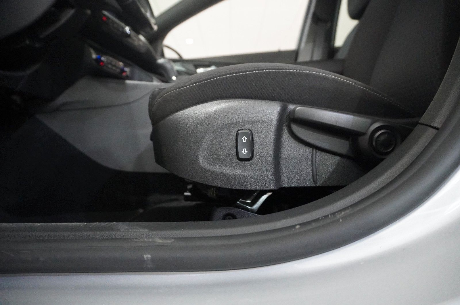 Fahrzeugabbildung Opel Insignia B ST 2.0D BUSINESS NAVI/LED/VIRT/SH/AHK
