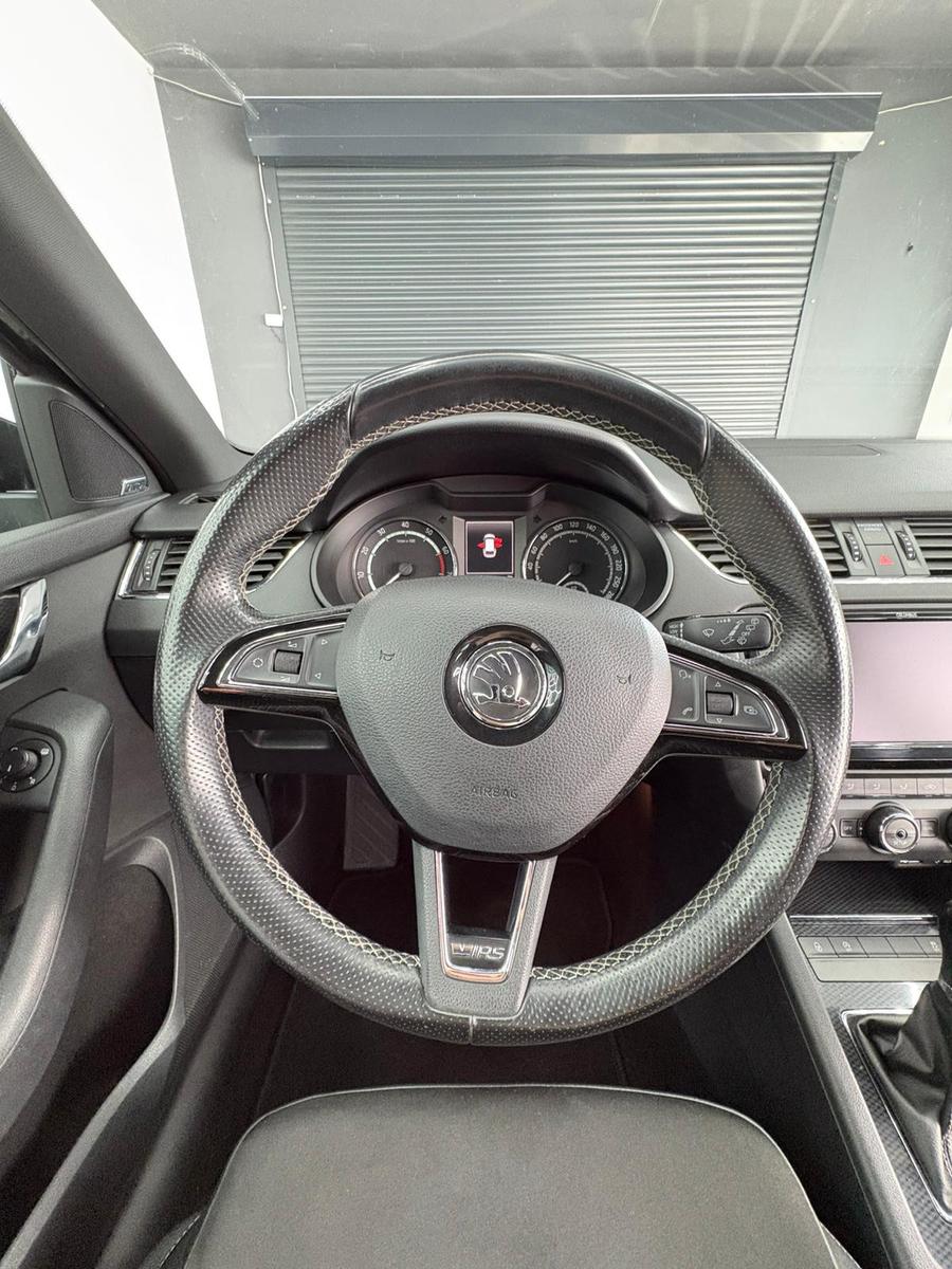 SKODA OCTAVIA COMBI RS 2.0 TSI 220ch BVM Pack sport Sièges chauffants Historique présent