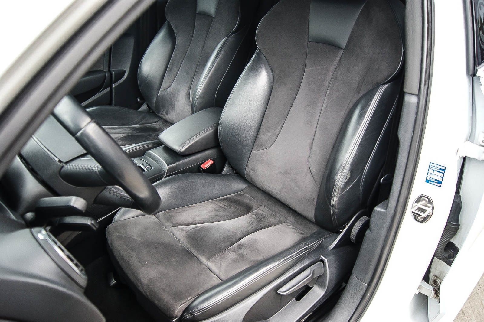 Fahrzeugabbildung Audi A3 Limousine 1.4 TFSI S-LINE NAVIGATION XENON 18
