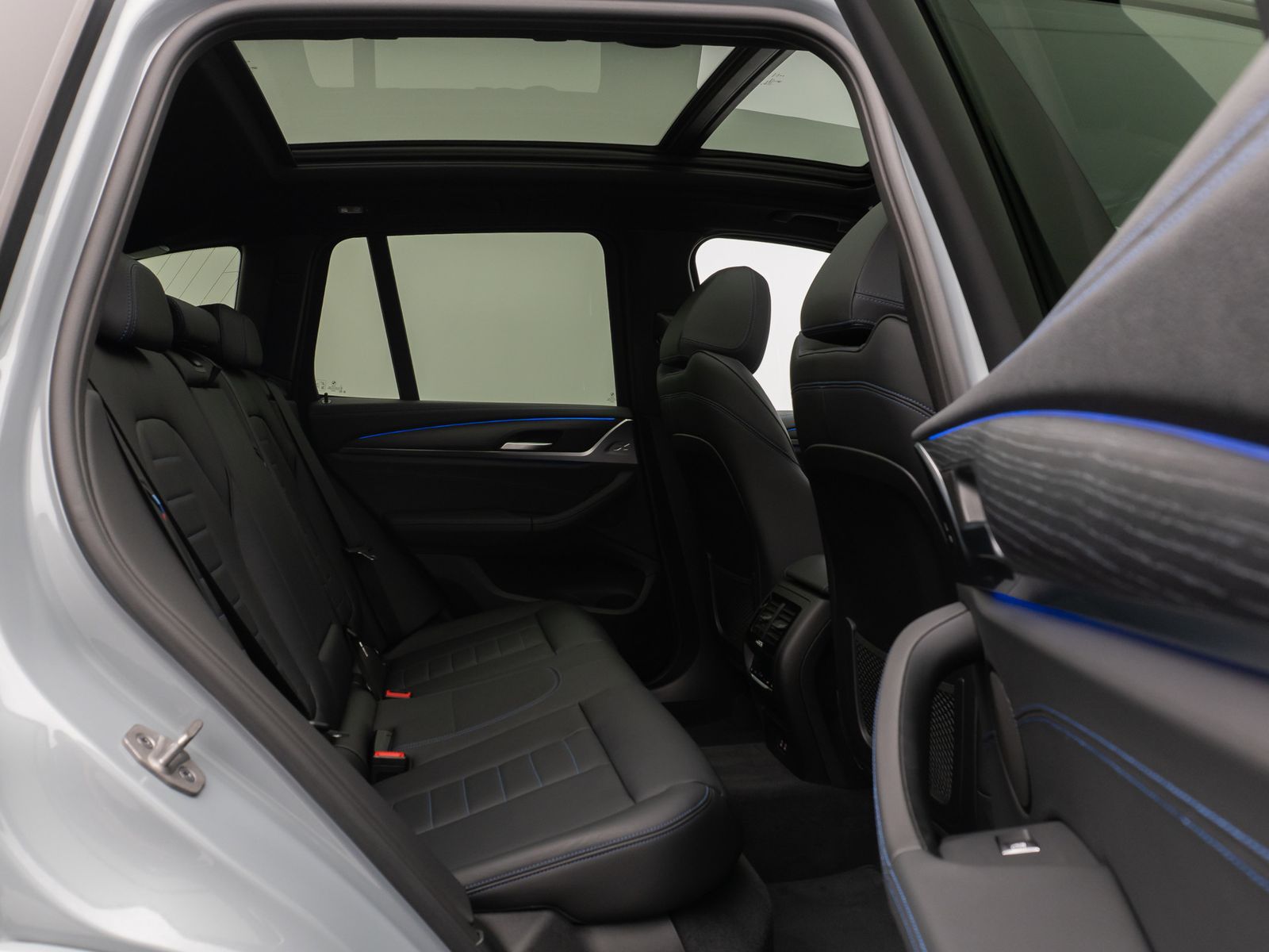 Fahrzeugabbildung BMW X3 xD30d M Sport Panorama Laser 360°HUD DAB HiFi