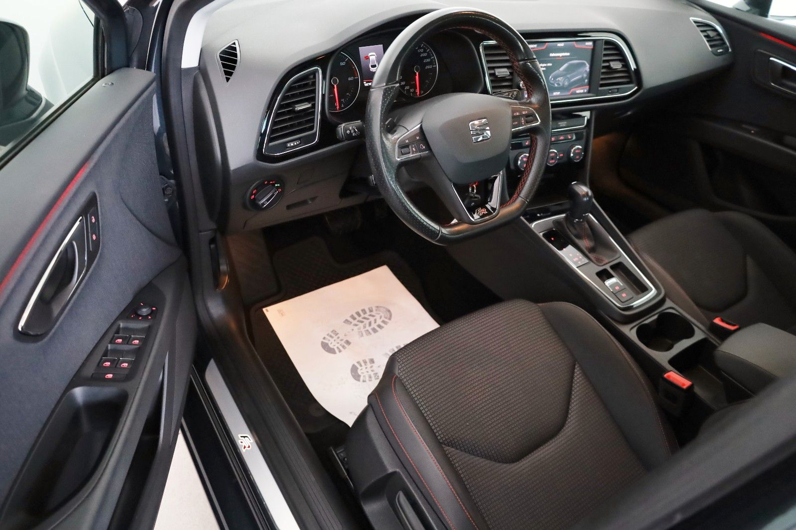 Fahrzeugabbildung SEAT Leon ST FR T.Leder,Navi,LED,ACC,Apple CarPlay