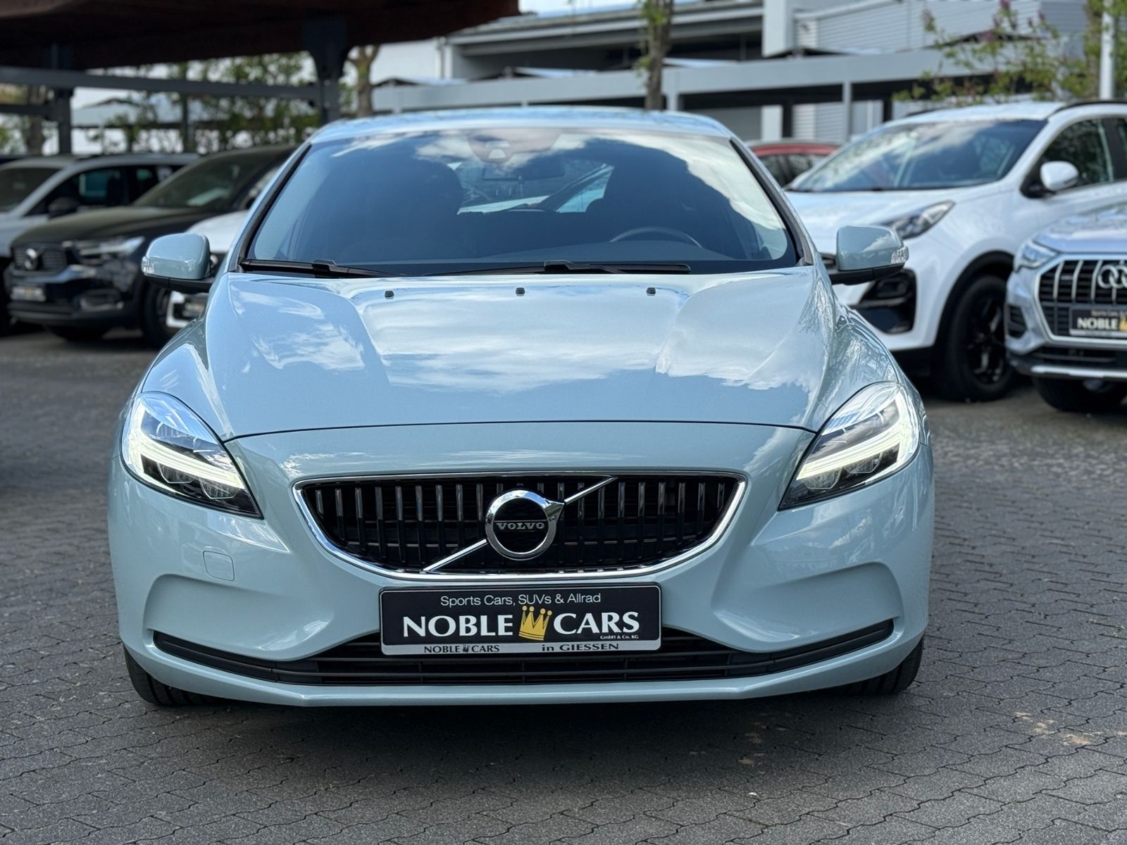 Fahrzeugabbildung Volvo V40 Kinetic SENSUS CONNECT LED SHZ PDC ALU