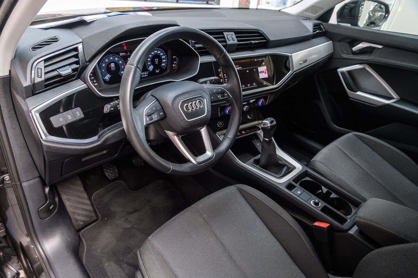 Fahrzeugabbildung Audi Q3 35 TFSI advanced +LED +KAMERA +NAVI +AHK