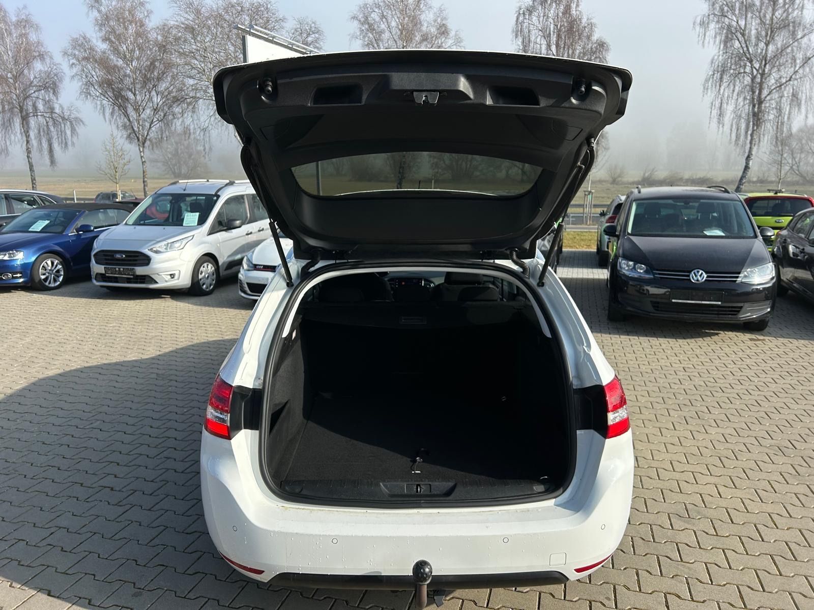 Fahrzeugabbildung Peugeot 308 SW Allure°Automatik°AHK°Kamera°Navi°1.Hand°