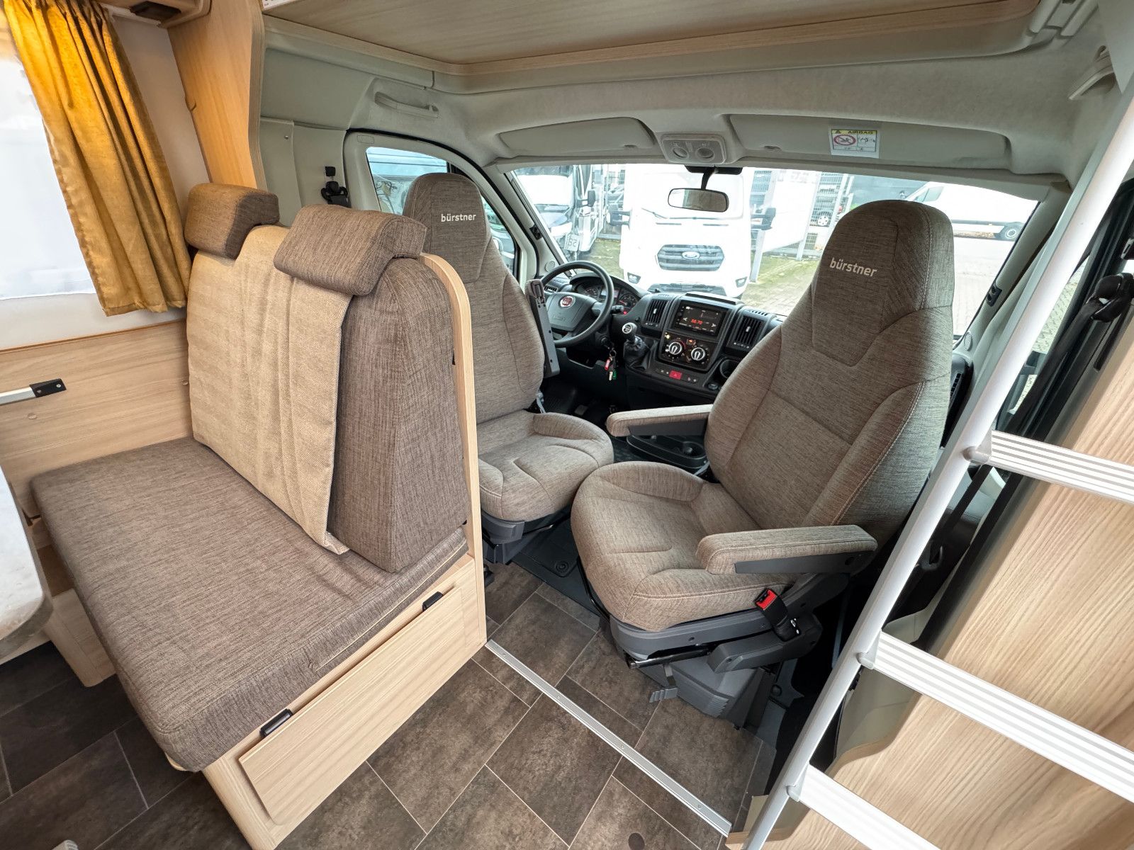 Fahrzeugabbildung Bürstner Lyseo TD A 700 FIAT 6 Schlafplätze SAT KAMERA