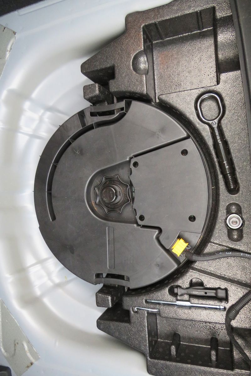 Fahrzeugabbildung Volkswagen T-Roc Sport R-LINE PANO 18`LED NAVI BEATS 1.HD