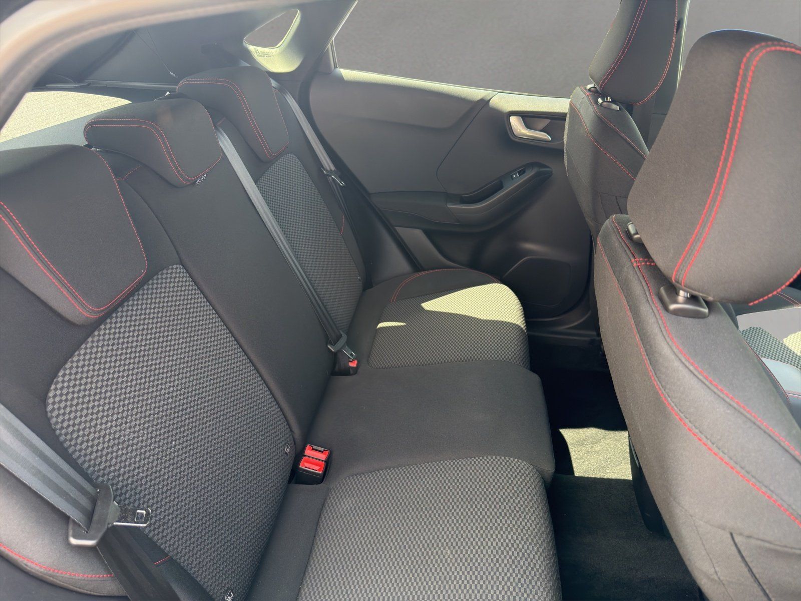 Fahrzeugabbildung Ford Puma 1.0 EB  ST-Linie S/S PDC hi. Nav Winterpak.
