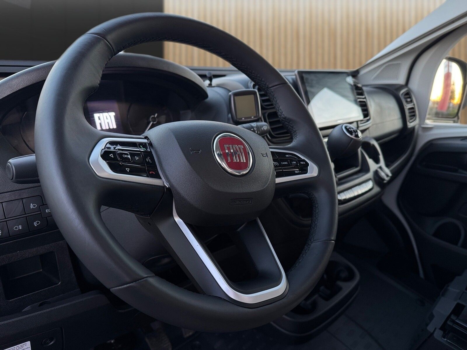 Fahrzeugabbildung Eura Mobil Van V 635 EB Radio DAB, Fahrassistenzpaket, RFK