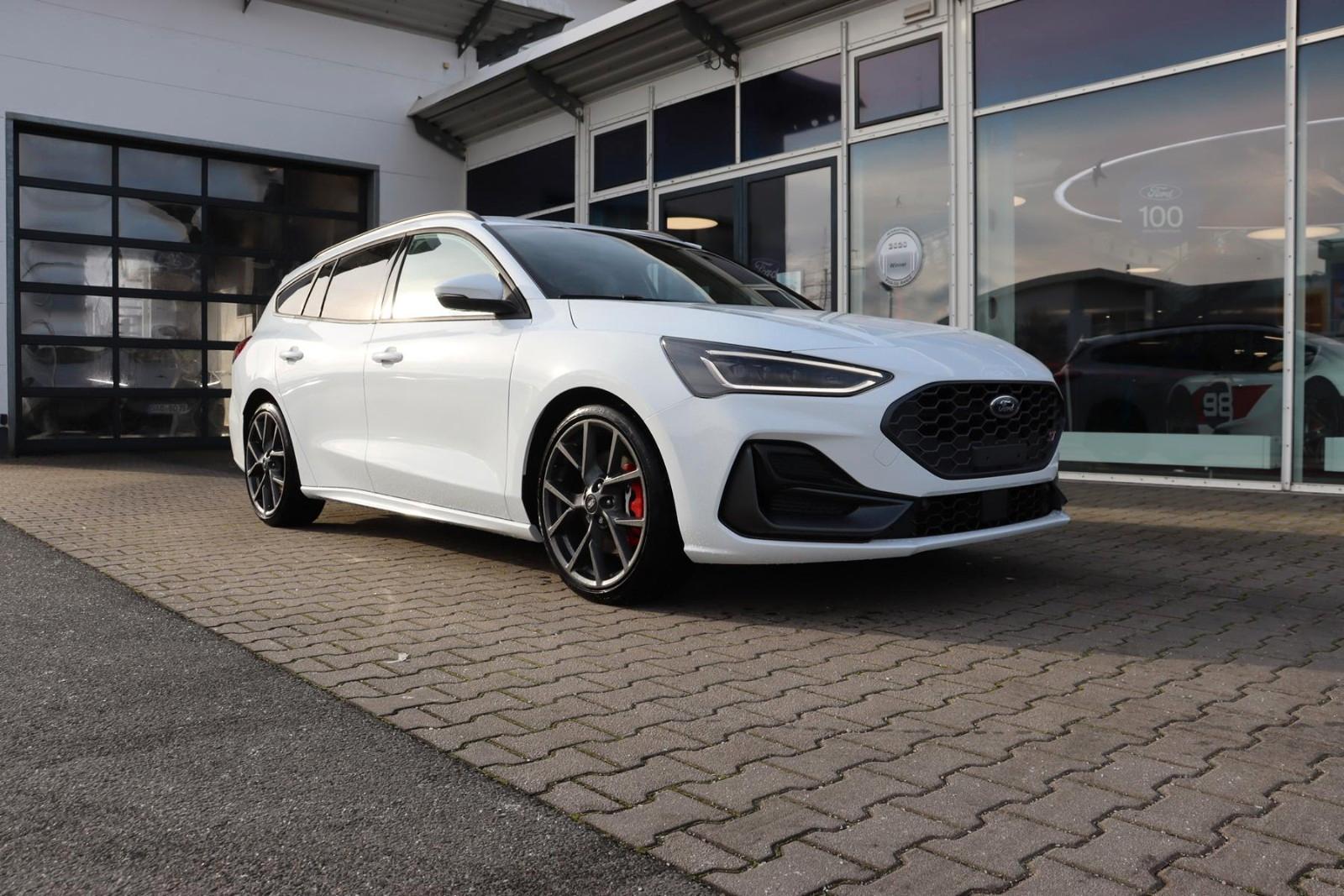 Ford Focus ST Turnier X 2.3 l. Matrix-LED 2,99%* AHK