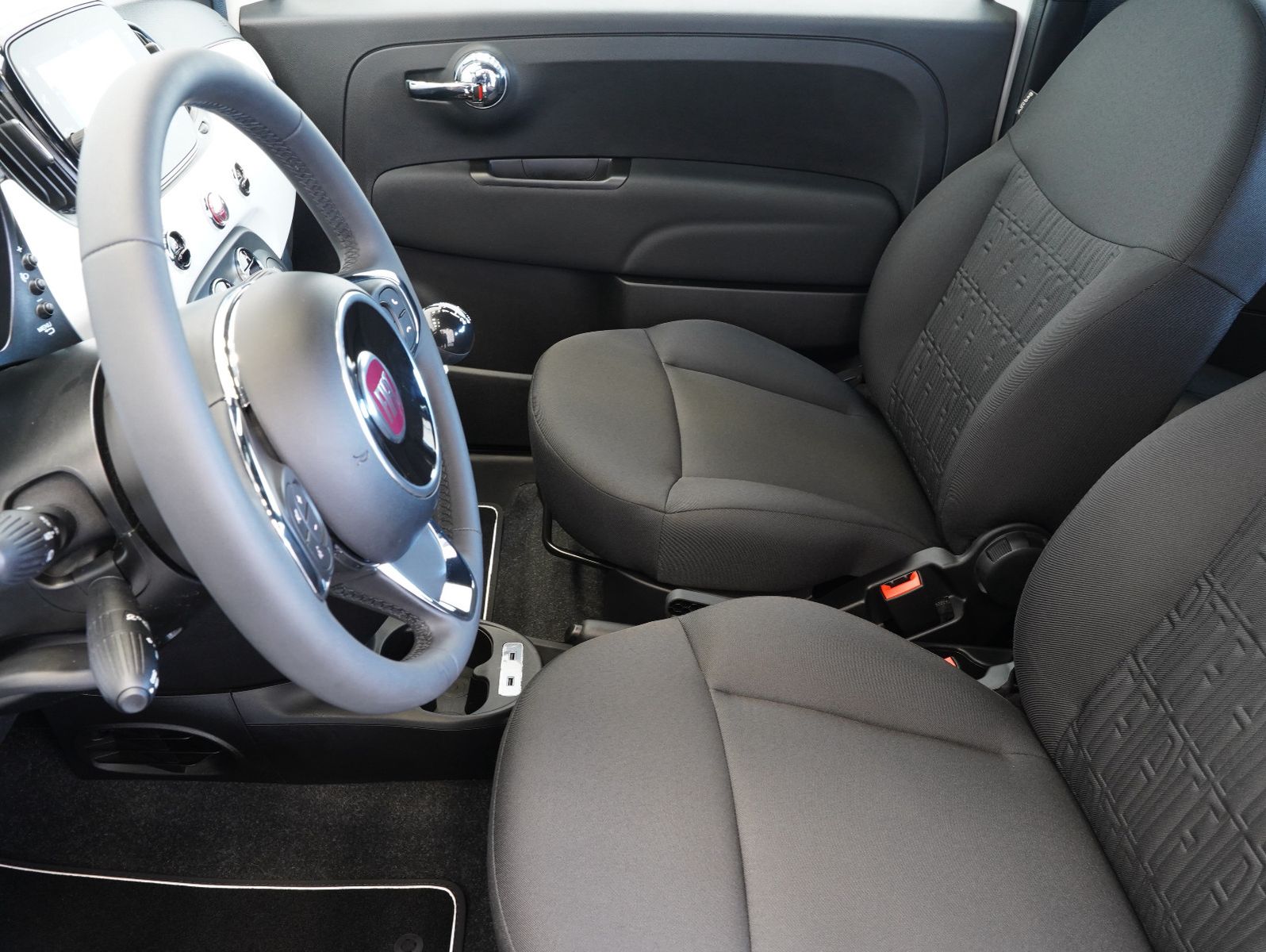 Fahrzeugabbildung Fiat 500 1.0 Mild Hybrid KOMFORT/TECH/NAVI/CARPLAY