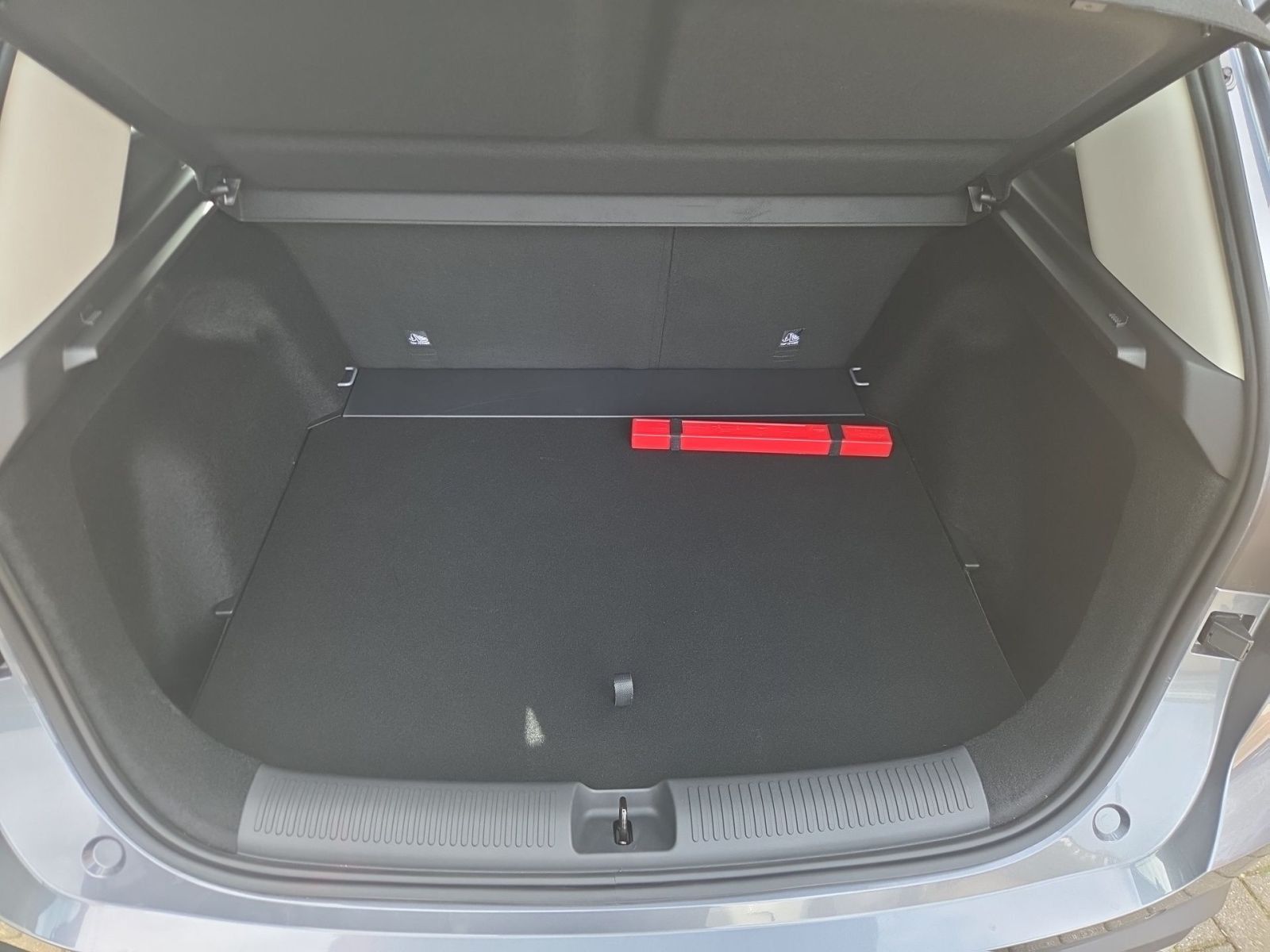 Fahrzeugabbildung MG ZS 1.5 116 PS Schalter Standard *NAVI*KLIMA*DAB*