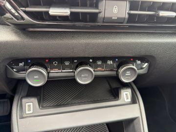 Citroën C4 Max Hybrid 145 Kam.+KeyLess+LED+Navi+SHZ