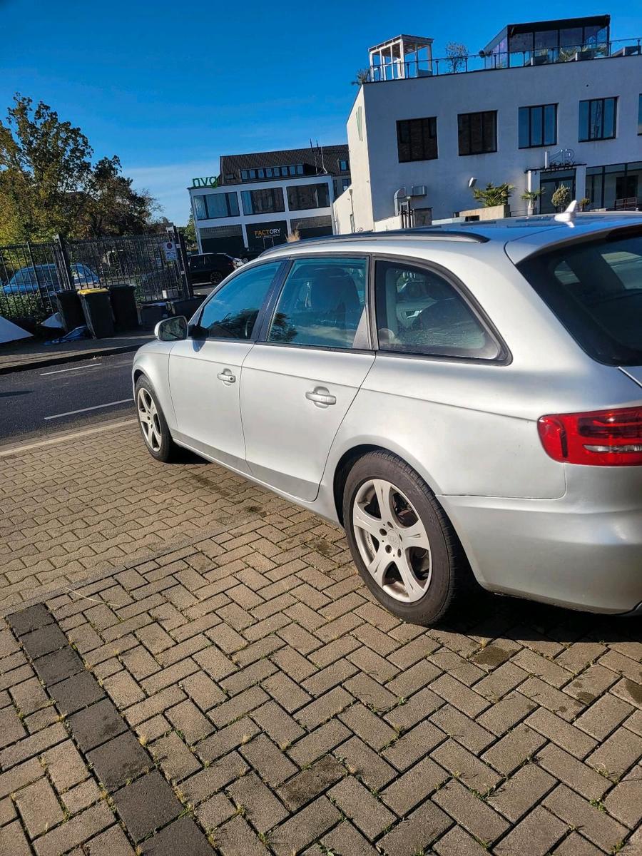 Audi A4 2010 — photo 5