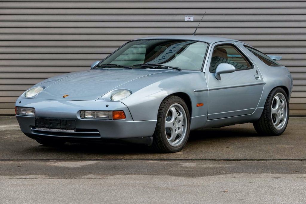 Porsche 928