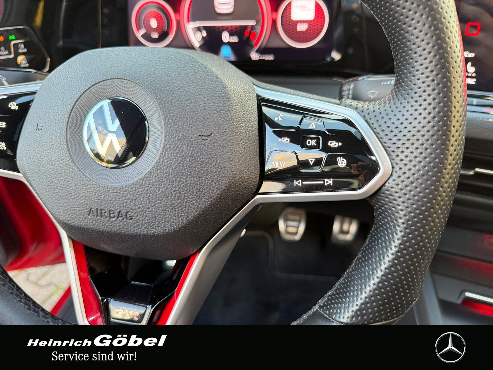 Fahrzeugabbildung Volkswagen GTI*VIII*2.0TSI*PANO*MATRIX*KEYLESS*AMBIENTE*NAV