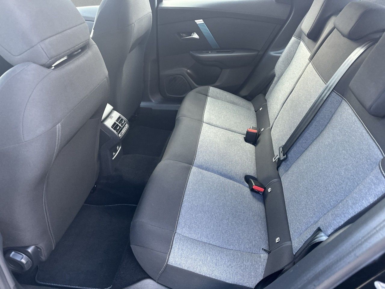 Fahrzeugabbildung Citroën ë-C4 Lim. Feel