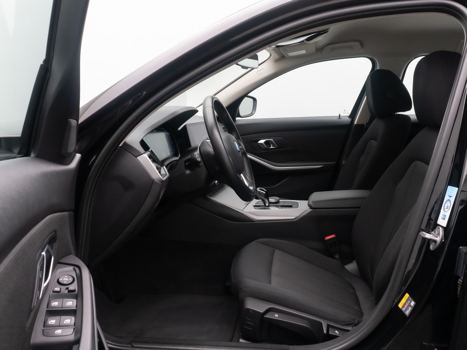 Fahrzeugabbildung BMW 330e xD Laser HUD DAB AHK Alarm Sport HiFi