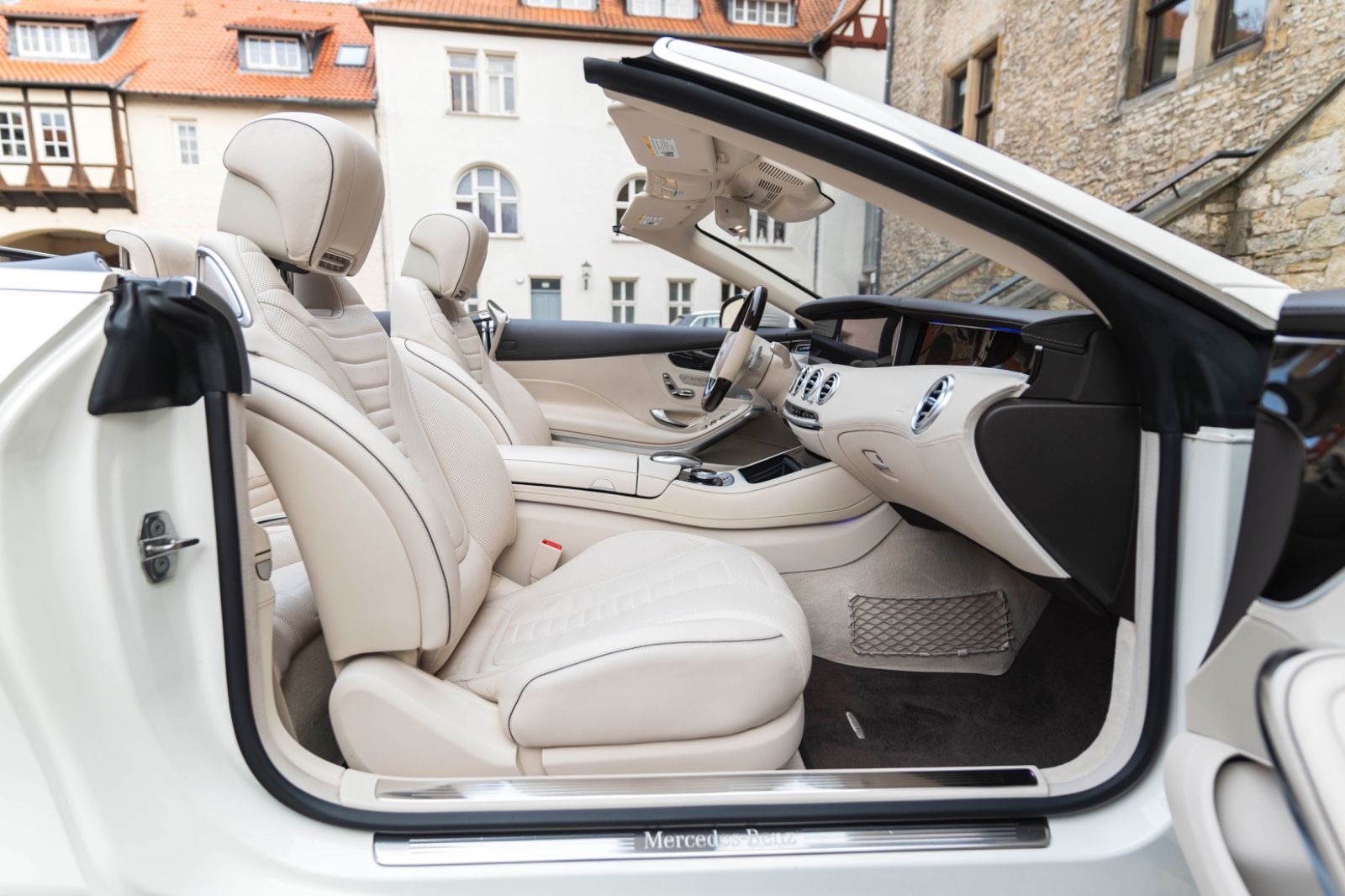 Fahrzeugabbildung Mercedes-Benz S 560 Cabriolet Burmester 360° LED ACC Massage