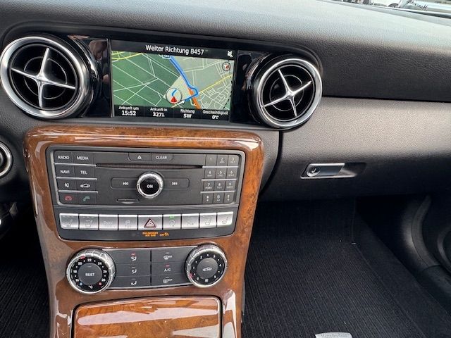 Fahrzeugabbildung Mercedes-Benz SLC 300 Roadster PANO NAVI ALU