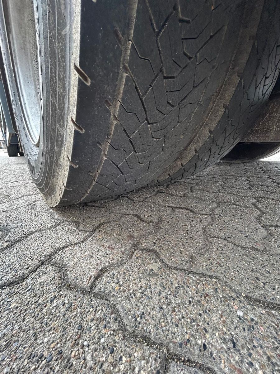 Fahrzeugabbildung Mercedes-Benz 2 Stk. Antos 1840+Rohr Kühlauflieger