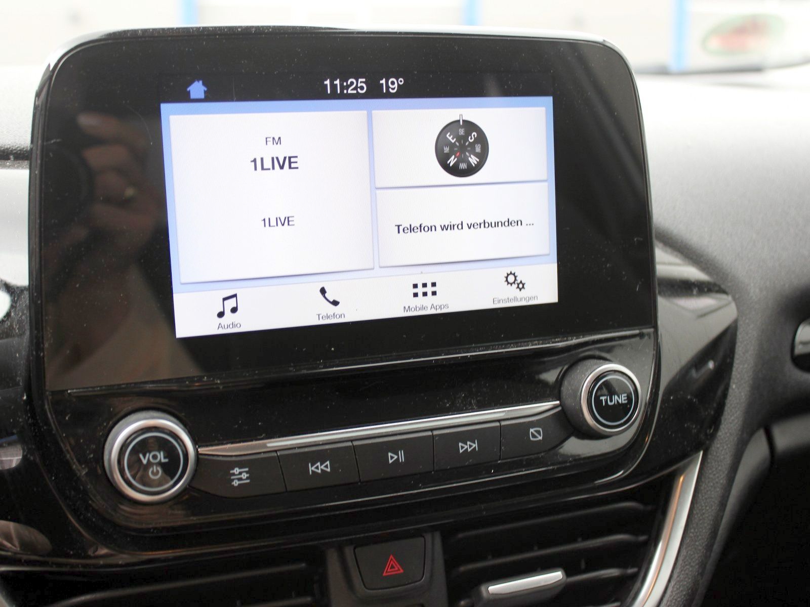 Fahrzeugabbildung Ford Fiesta Cool & Connect 1,1