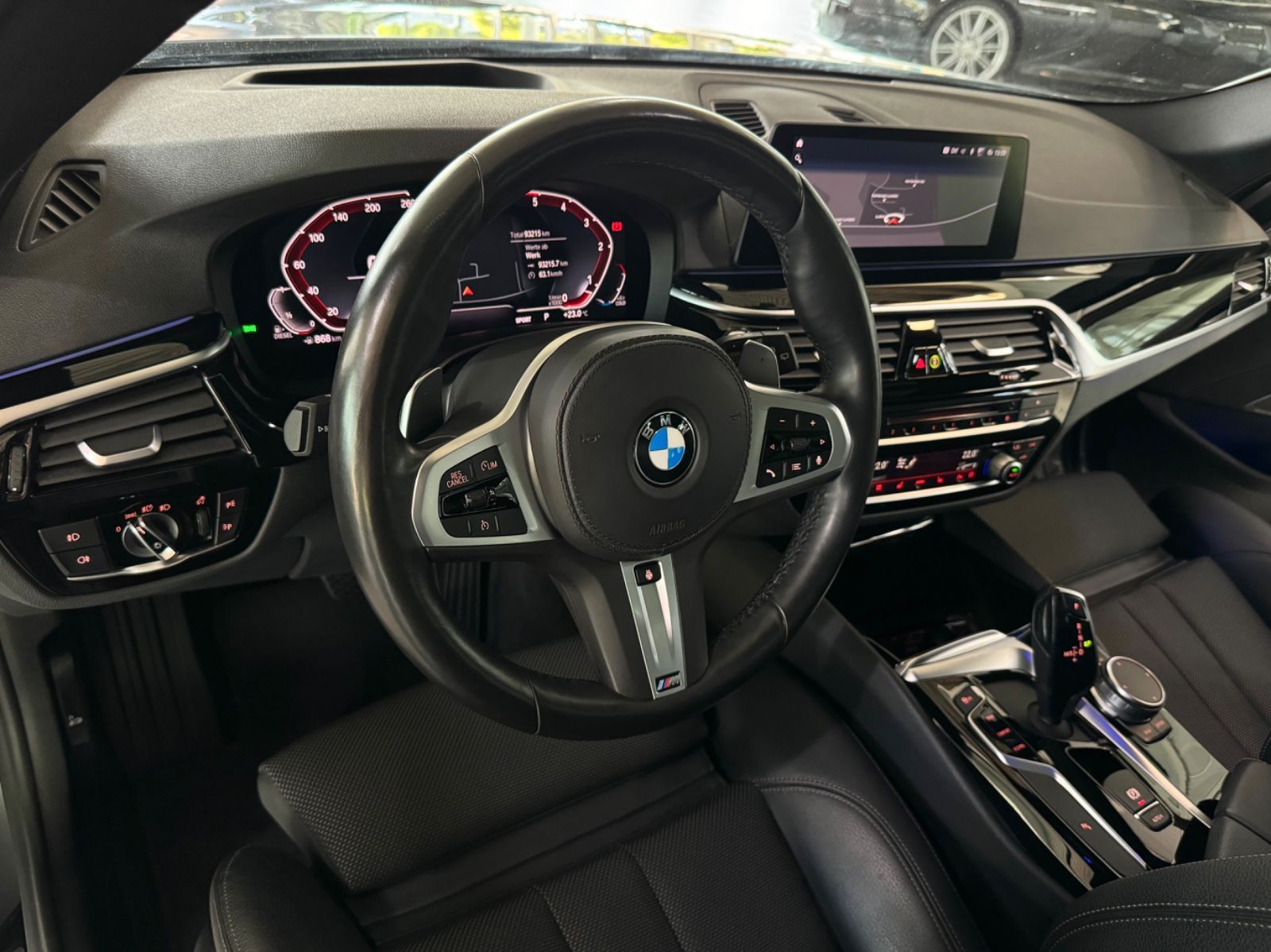 Fahrzeugabbildung BMW 520d xD Sport Line Kamera DAB DriveAssis H/K HUD