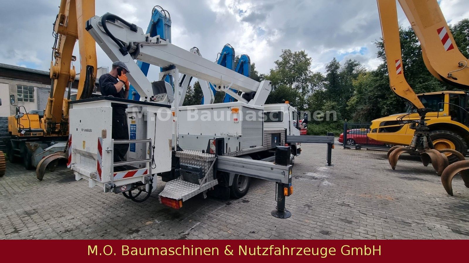 Fahrzeugabbildung Mercedes-Benz Atego 818 / Ruthmann T220 / Arbeitsbühne 22 m