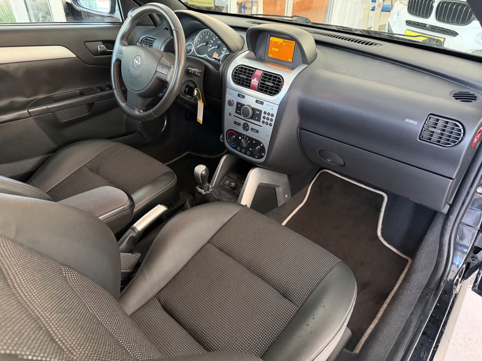 Fahrzeugabbildung Opel Tigra Twin Top Basis
