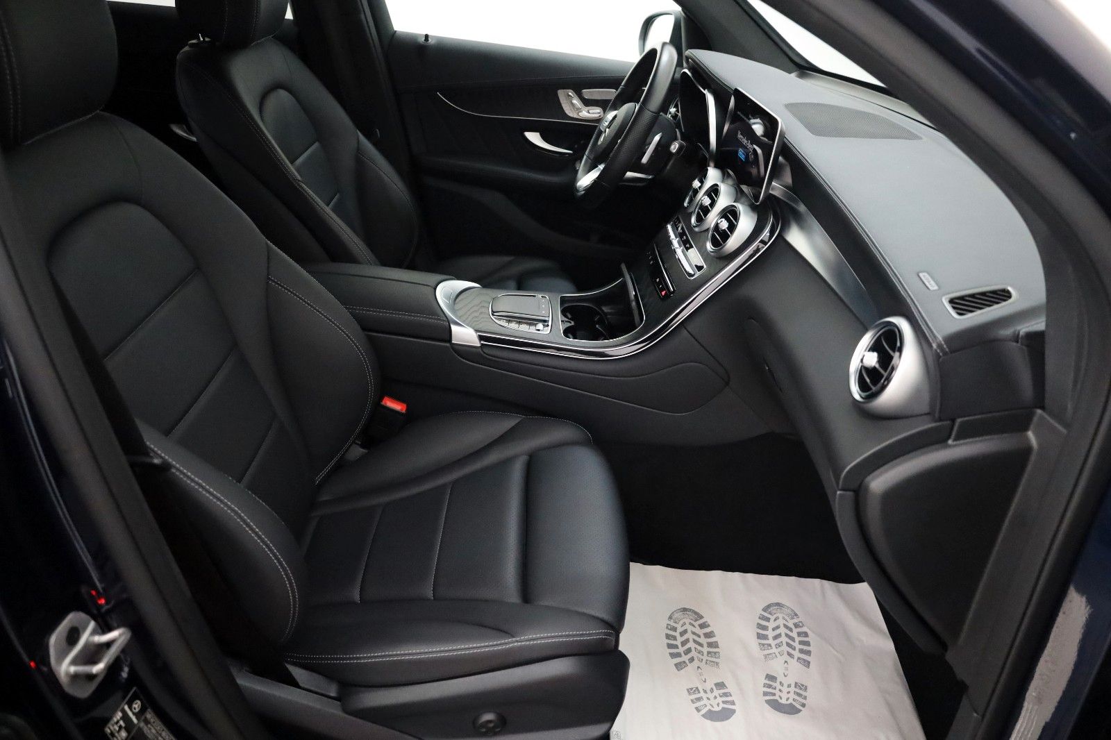 Fahrzeugabbildung Mercedes-Benz GLC 300 de Coupe 4M,AMG,Night-pak.,LED,360Kamera