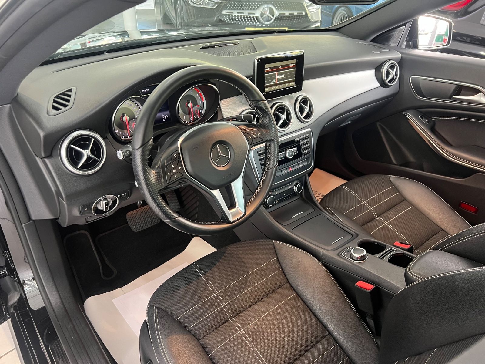 Fahrzeugabbildung Mercedes-Benz CLA 200 Sport* NUR 51.021Km* 2.HAND* SPORT LINE