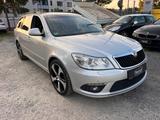 Skoda Octavia Combi RS Xenon DSG Leder Webasto PDC SHZ - Skoda Octavia aus 2010: RS