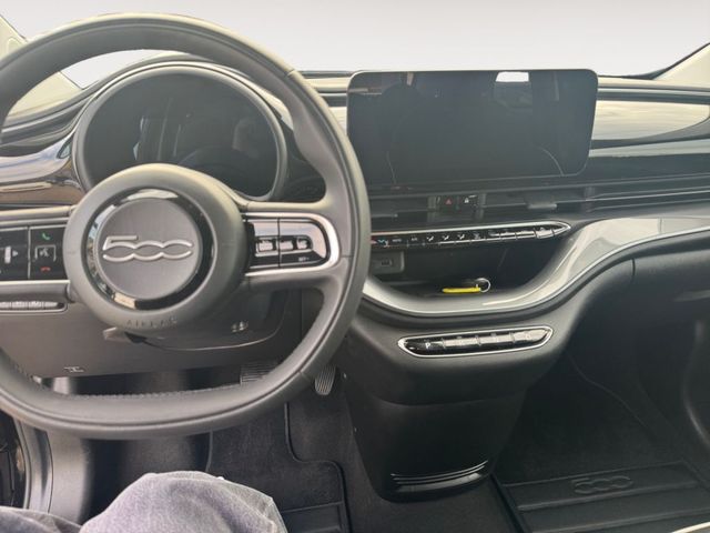 500e Cabrio 42kWh C // Komfort- + Style Paket