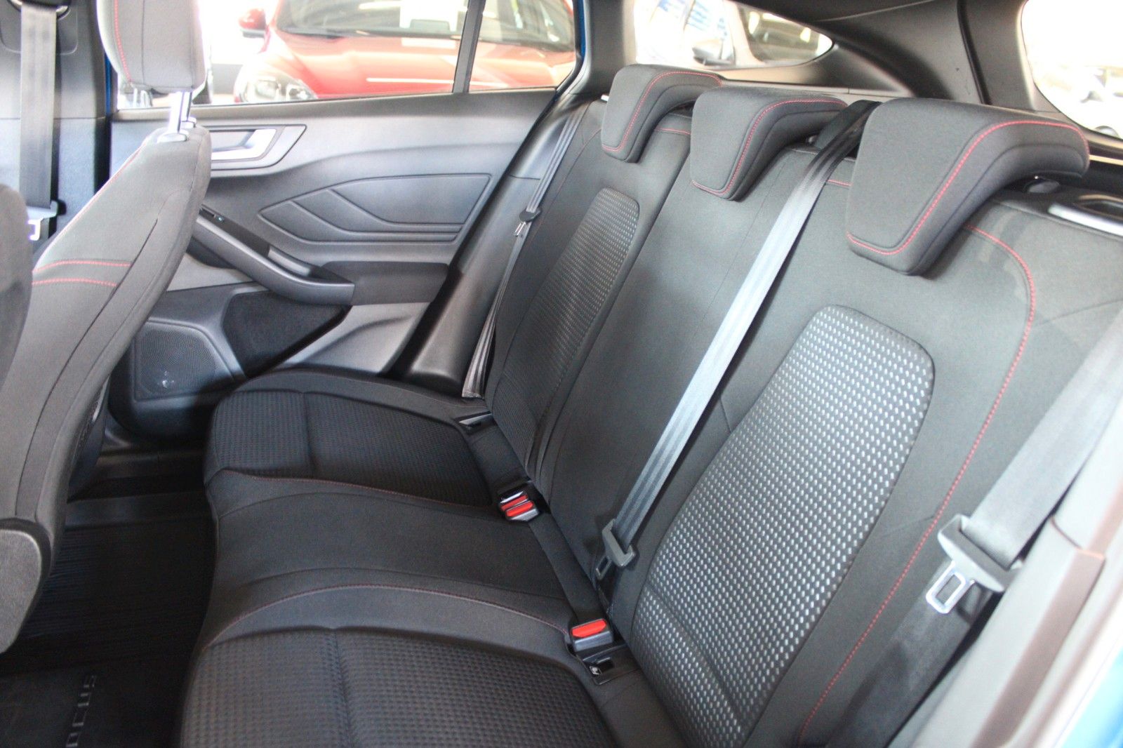 Fahrzeugabbildung Ford Focus ST-Line Turnier LED ACC DAB CAM WinterPak