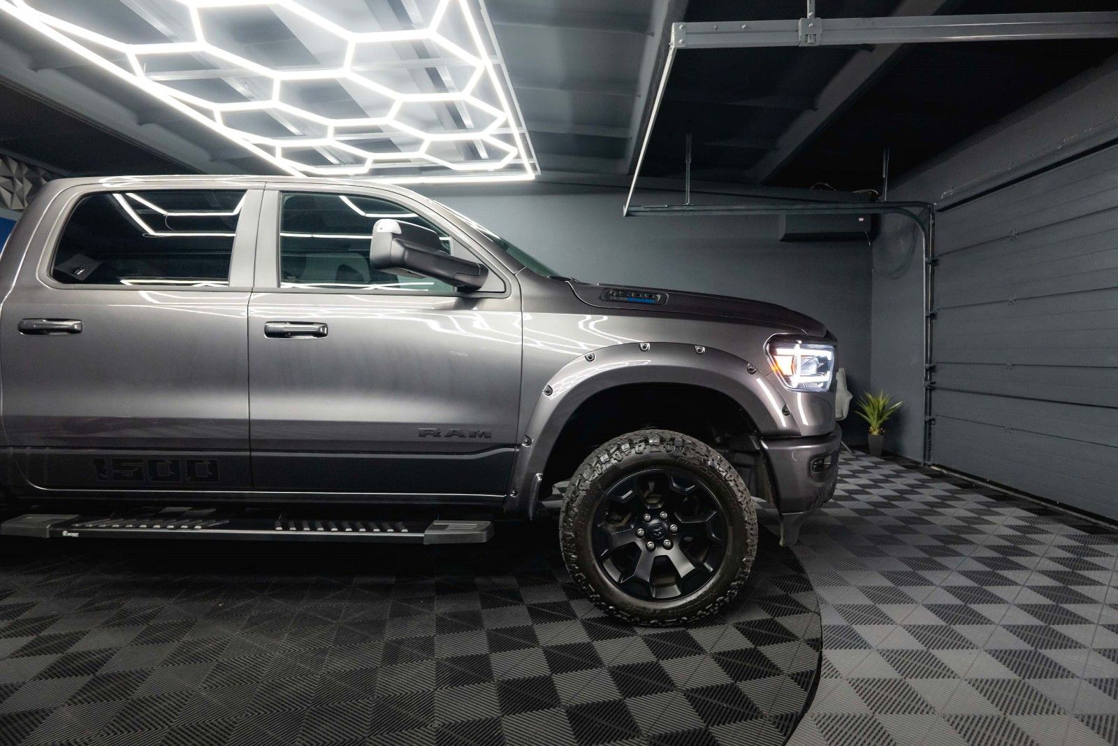 Fahrzeugabbildung Dodge RAM 5.7 V8 HEMI 4x4 OFFROAD LONGBED AXLE LOCK