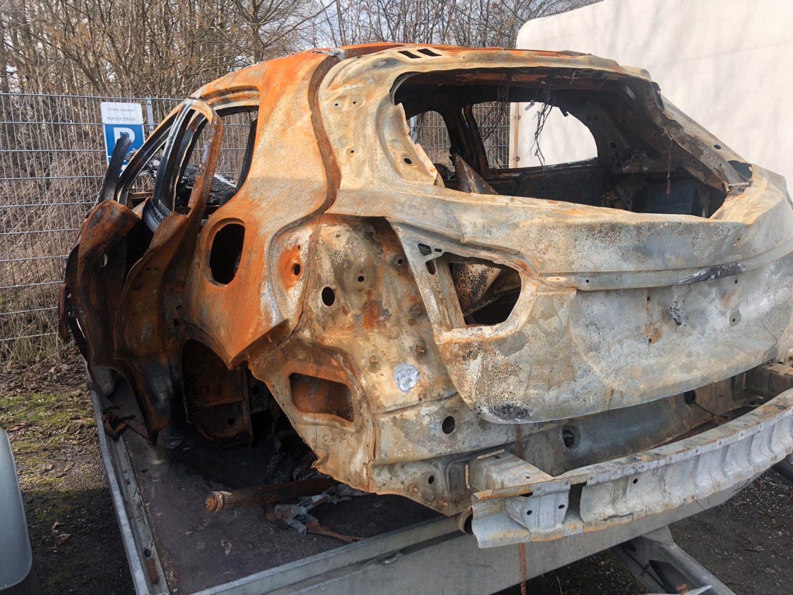 Fahrzeugabbildung Mercedes-Benz GLA 200  Brandschaden Totalschaden