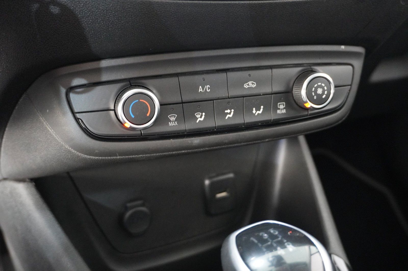 Fahrzeugabbildung Opel Crossland (X) 1.2 EDITION NAVI/LED/TEMP./DAB+