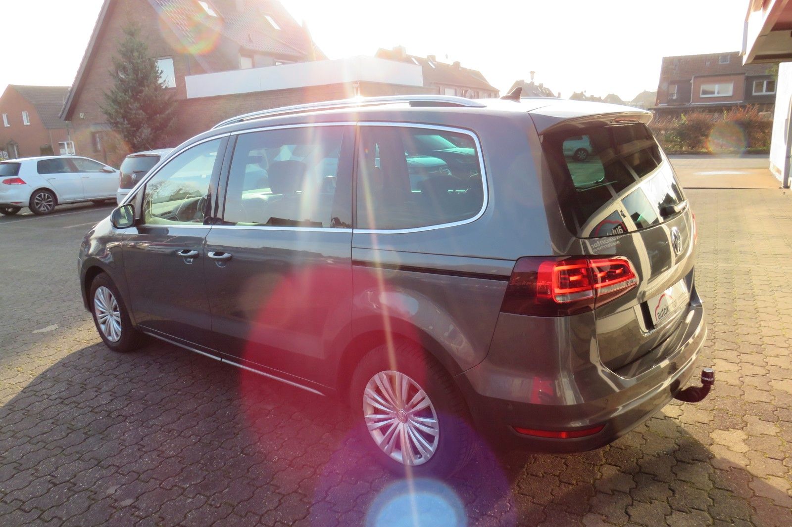 Fahrzeugabbildung Volkswagen Sharan Highline TDI DSG 7-S XENON ACC AHK "VOLL"