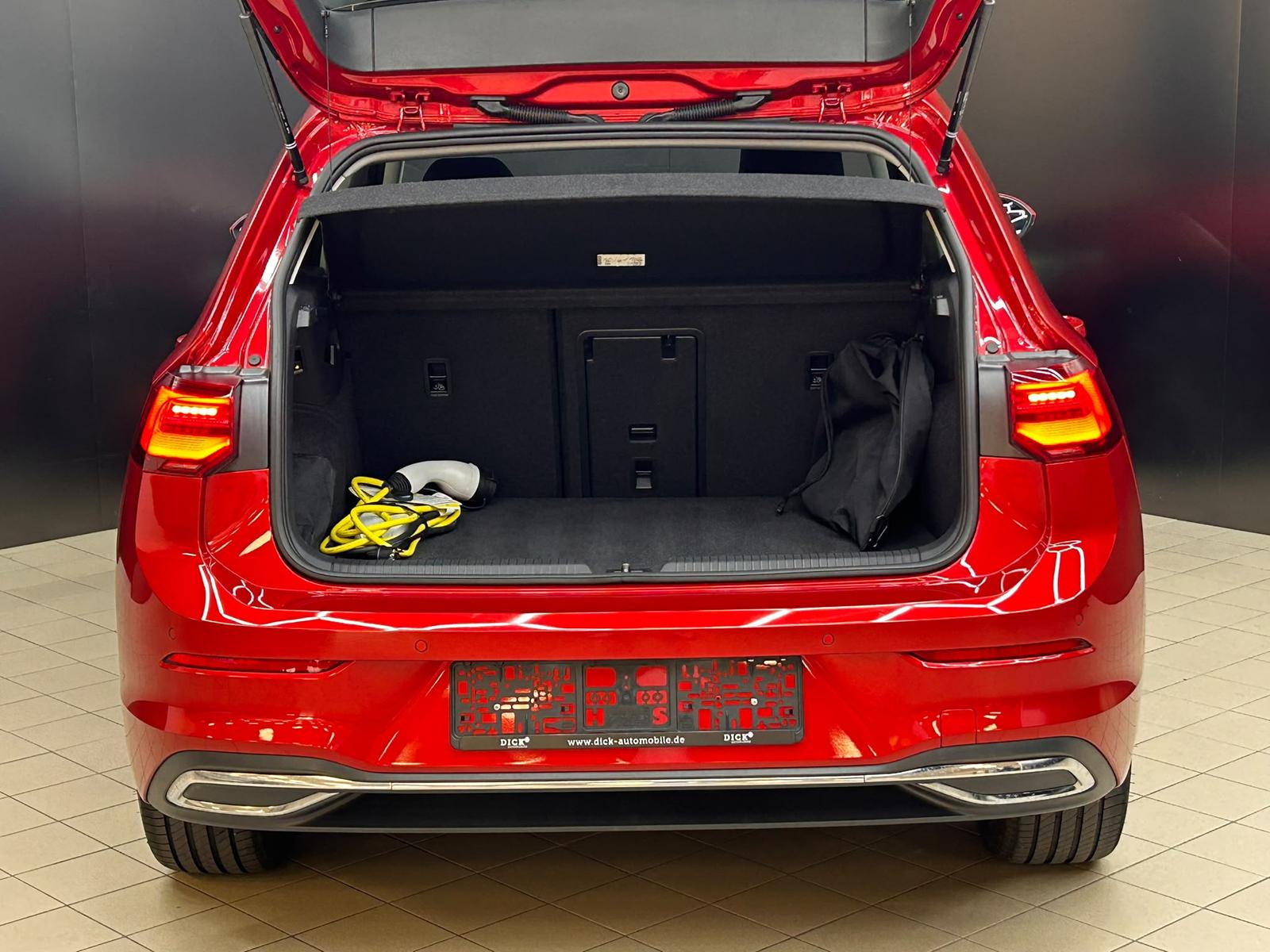 VW Golf 8 Pack Style eHyb1,4TSI PANO+HUD+MATR+KAM+AHK — 21