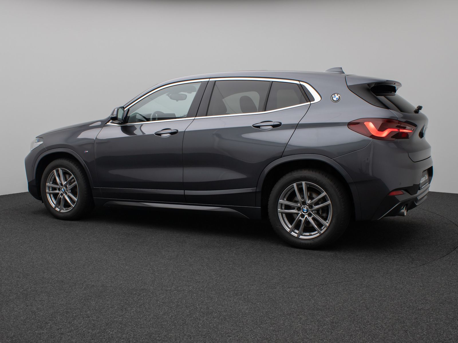 Fahrzeugabbildung BMW X2 xD20d M Sport Panorama Kamera HUD DAB Komfort