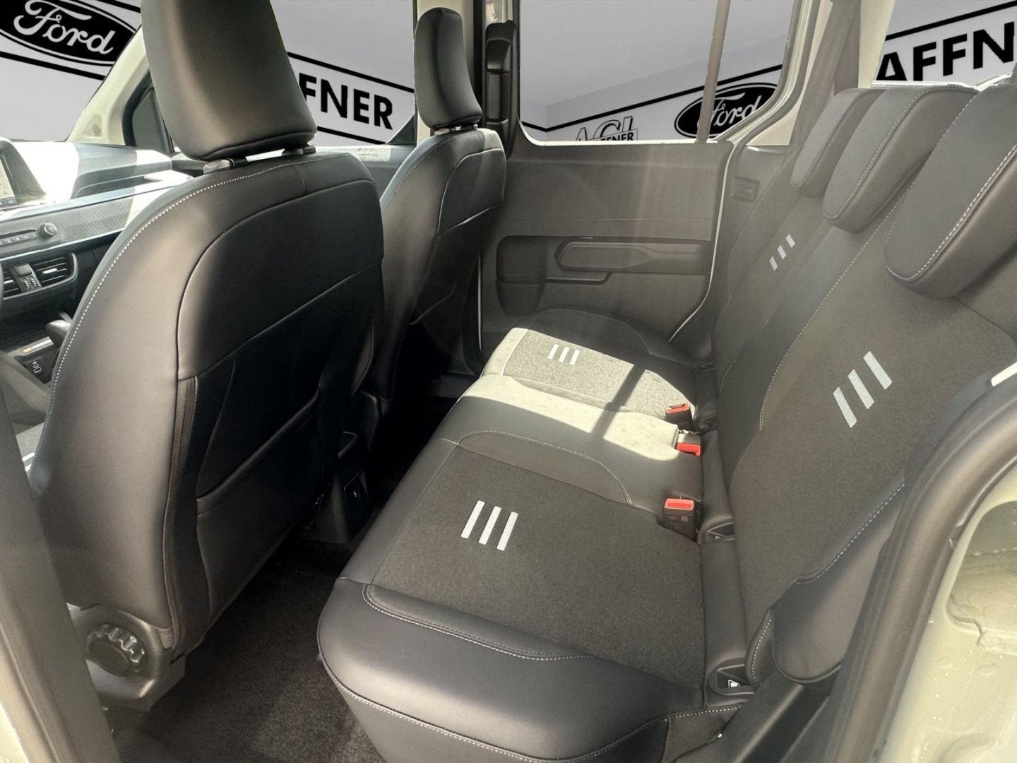 Fahrzeugabbildung Ford Tourneo Courier Active 1.0 EcoBoost WINTERPAKET