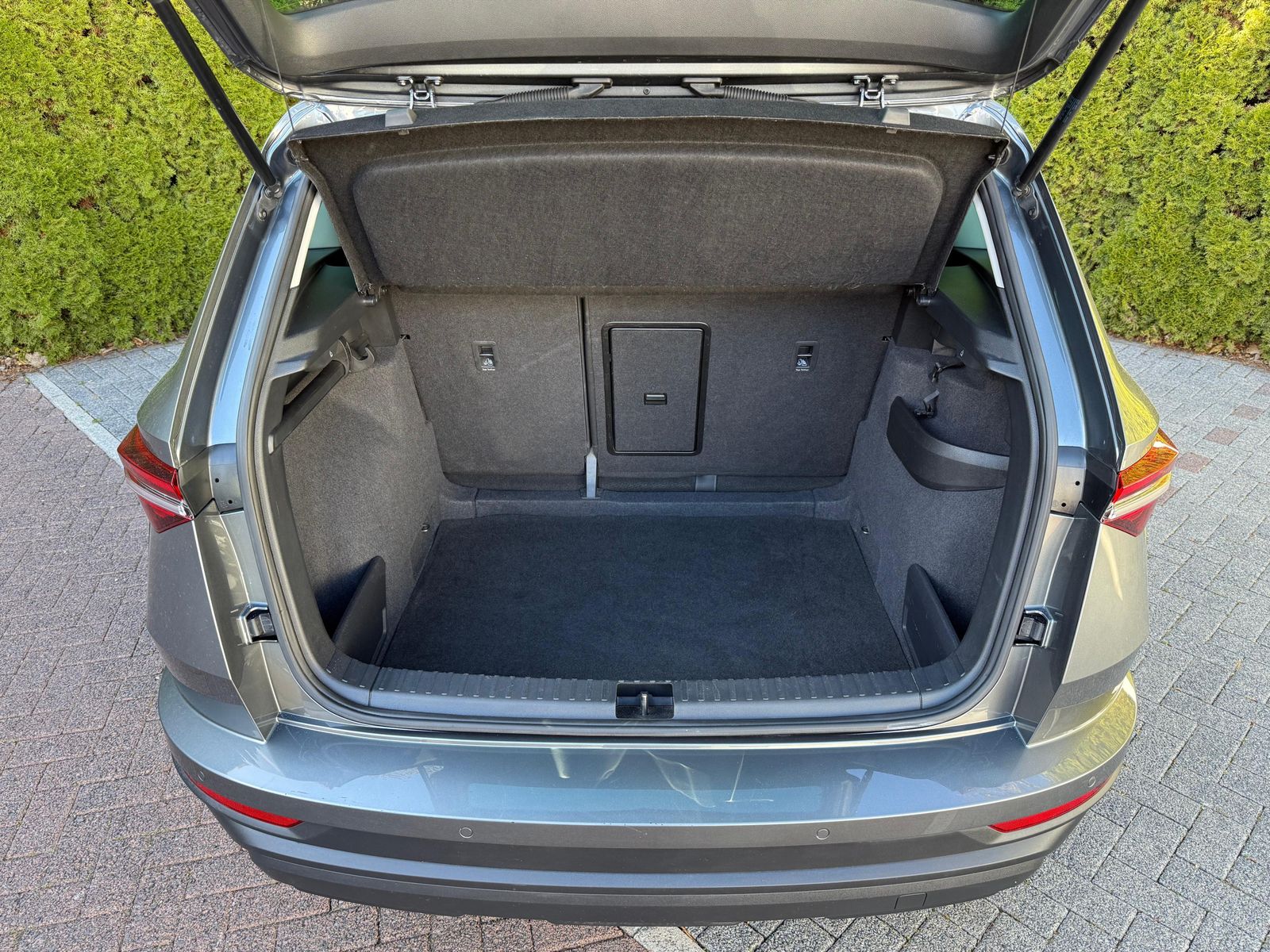 Fahrzeugabbildung SKODA Karoq 1.5 TSI Ambition LED+KAMERA+VIRT+CARPL+DAB