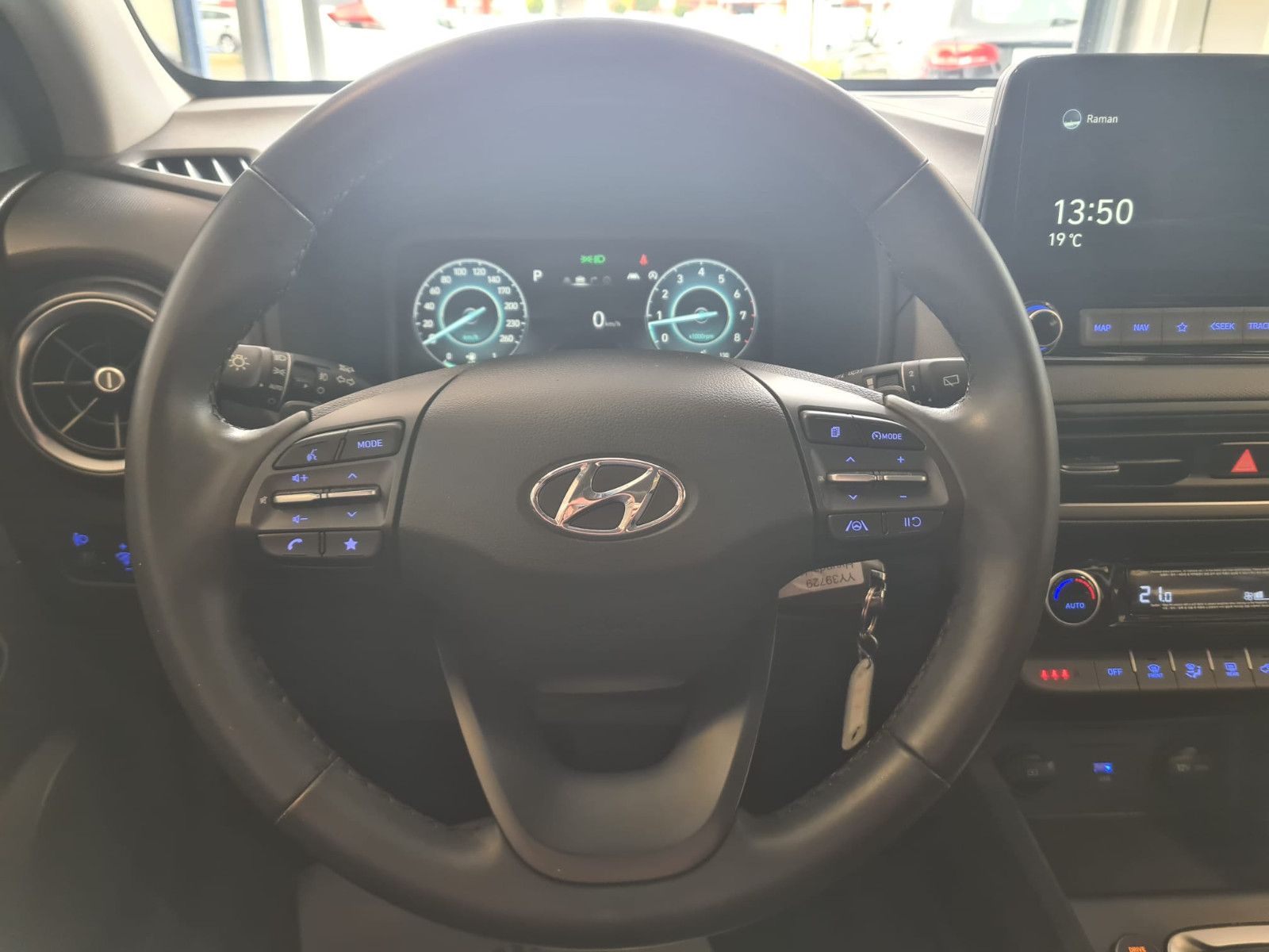 Fahrzeugabbildung Hyundai Kona 2WD / KAMERA / NAVI / ALLWETTER